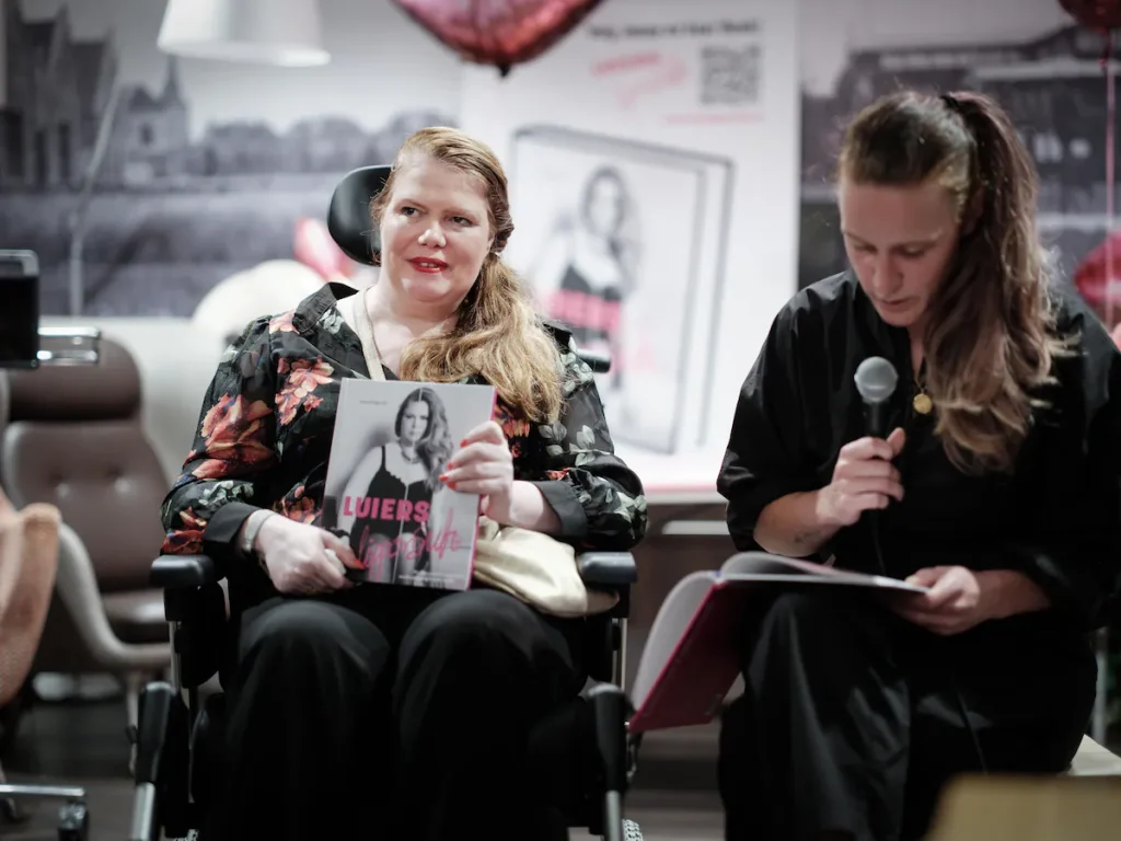 Jeany Hengeveld presenteert haar boek Luiers en Lippenstift. © Jan Ruland van den Brink
